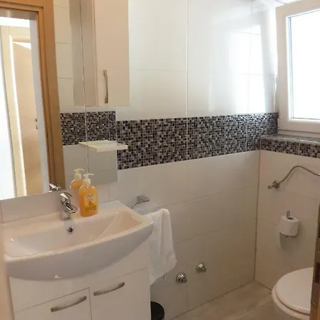 Luka Biograd Na Moru