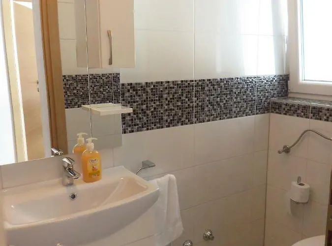 Luka Biograd Na Moru